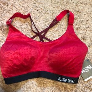 NWT Victoria’s Secret Sport Sports Bra 34DD